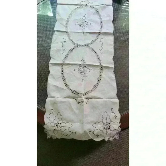 Embroidered/Crochet Battenburg Table Runner - Picture 1 of 8
